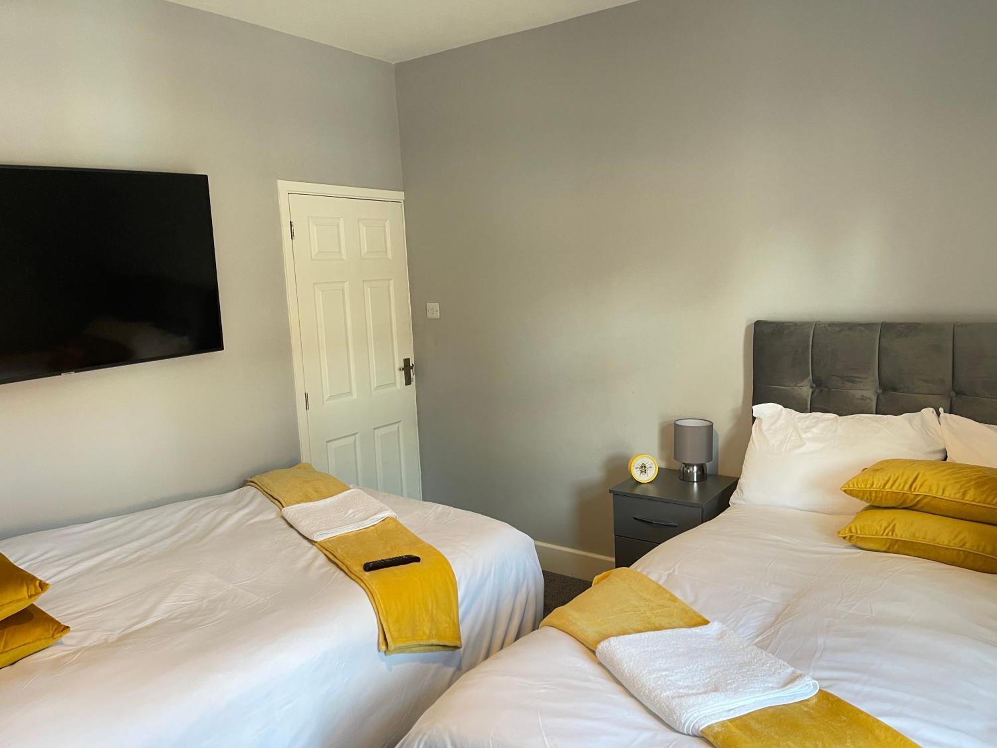 Hometel Digs Morden Comfy Home Can Sleep 11 Leicester Luaran gambar