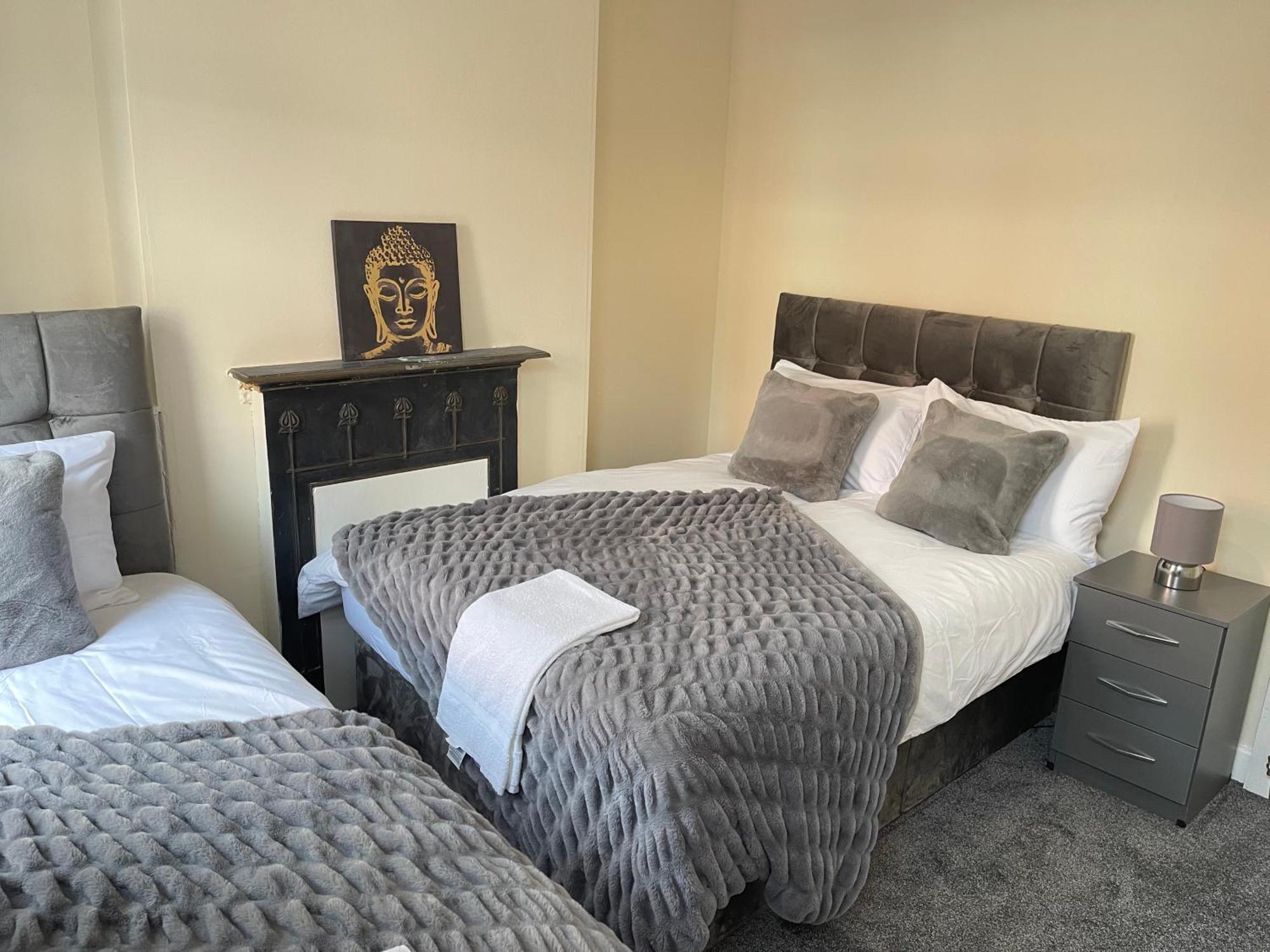 Hometel Digs Morden Comfy Home Can Sleep 11 Leicester Luaran gambar